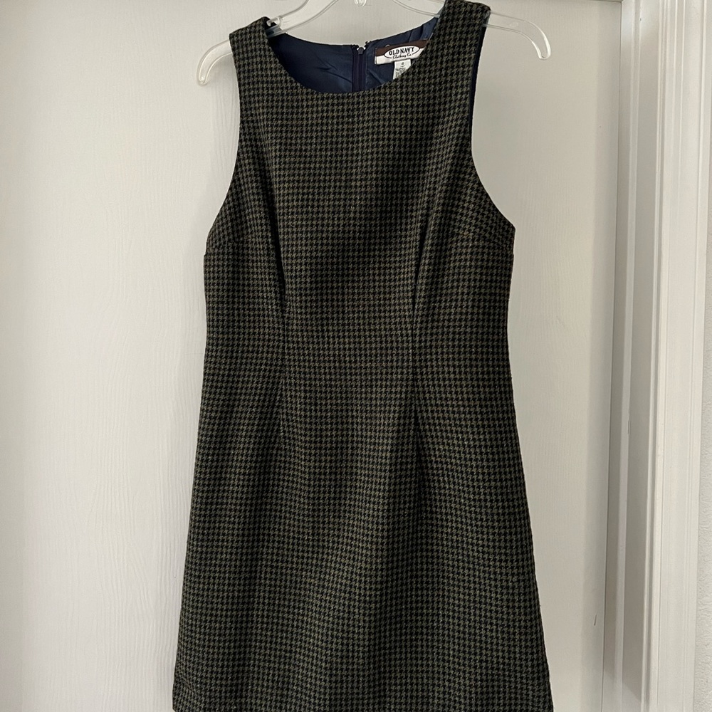 Old Navy mini houndstooth print sheath dress. Size 4